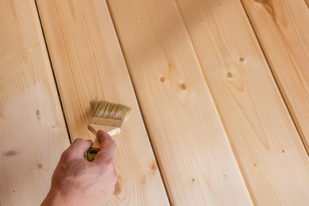 3. Лакування стель з дерев'яних панелей в сухих приміщеннях